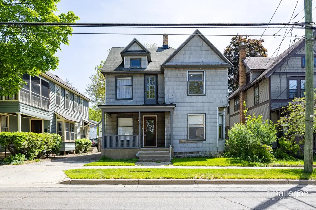 318 Diamond Ave SE