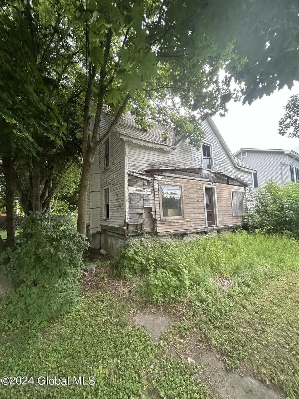 244 N Main St