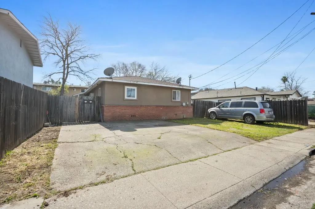 694 - 698 Eleanor Ave