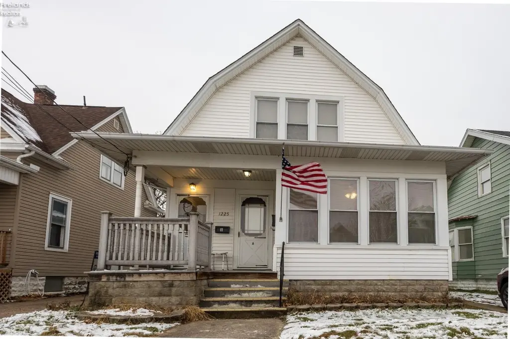 1225 W Osborne St