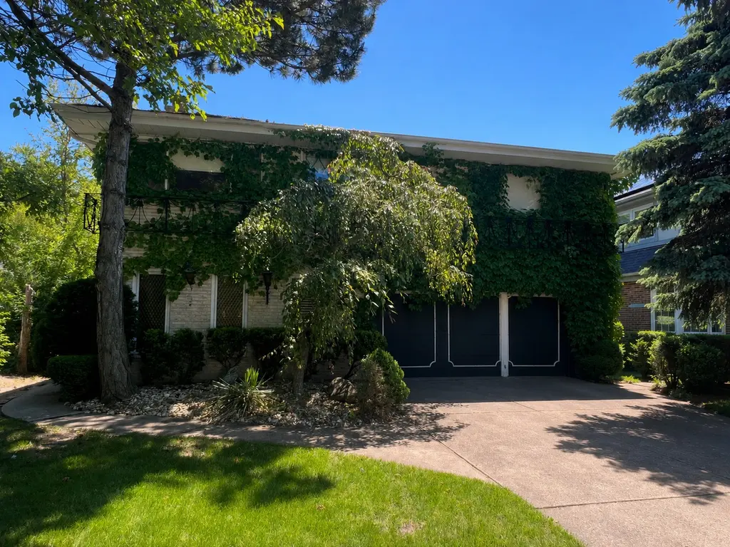 2419 Lake Ave