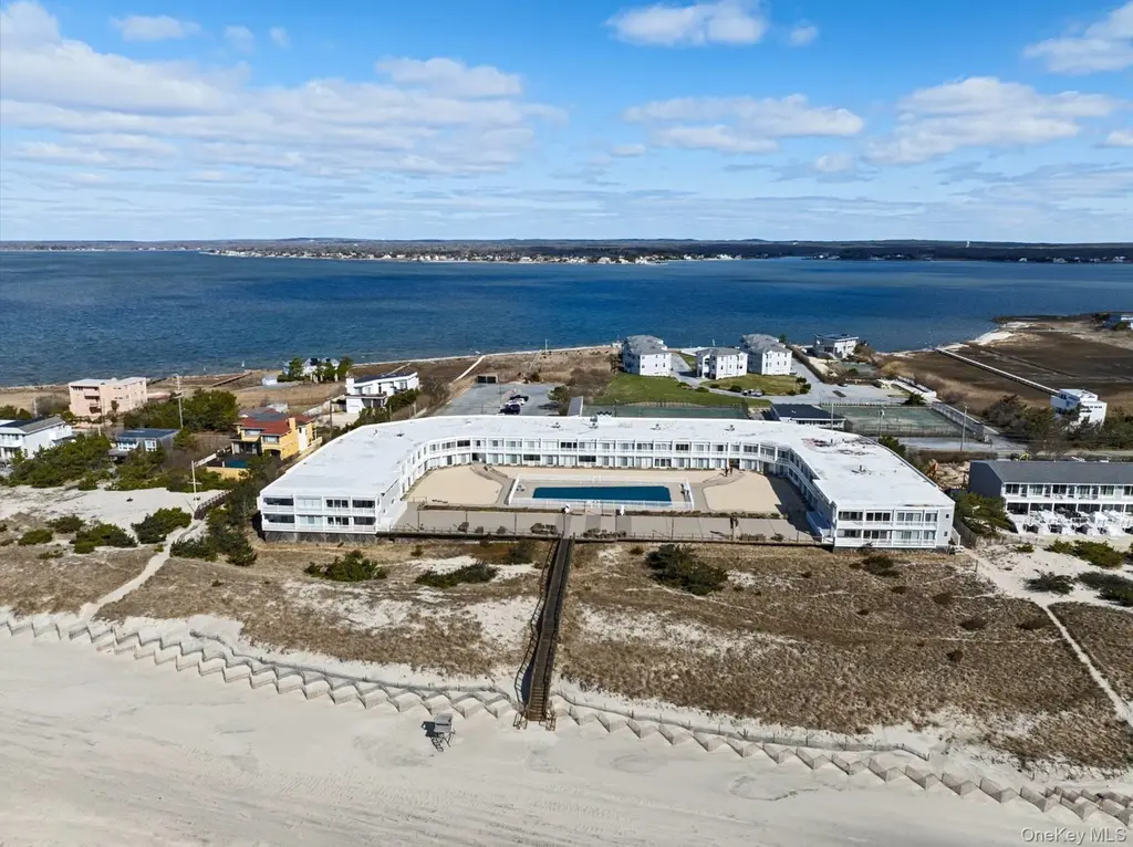 585 Dune Rd Unit 27B