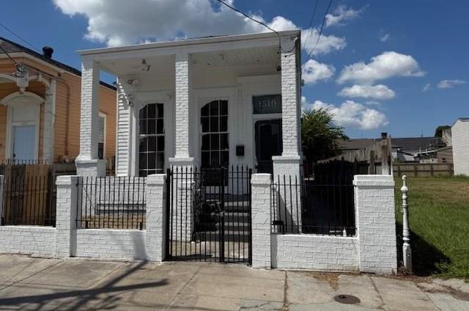 1519 Baronne St