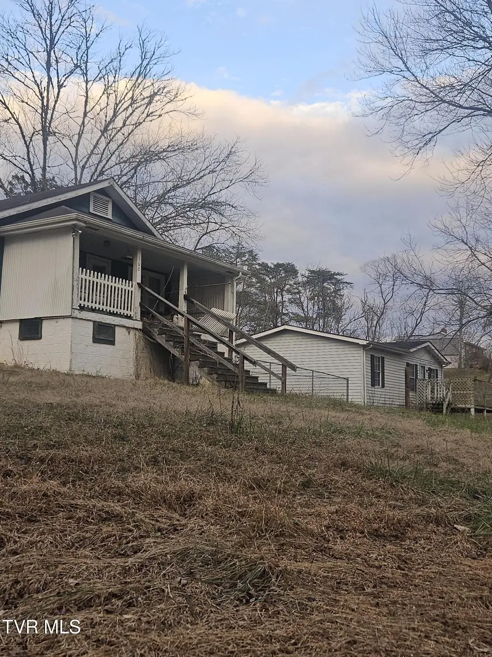 160 Cherokee Dr
