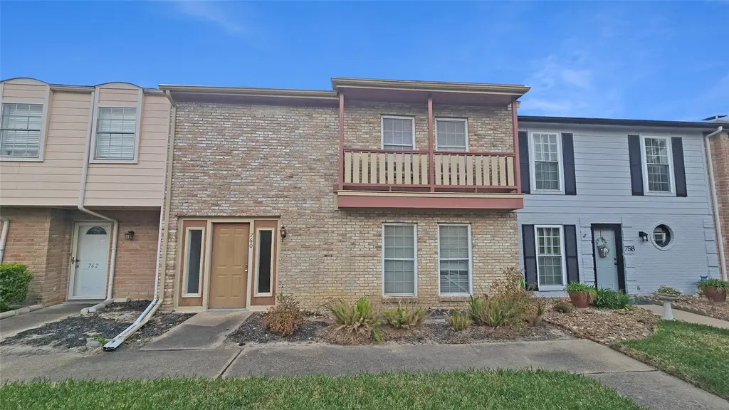 760 Thicket Ln #760