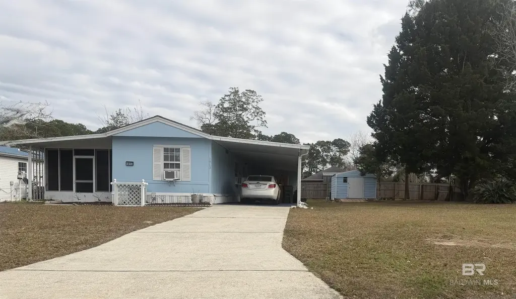 1913 Maria Ln
