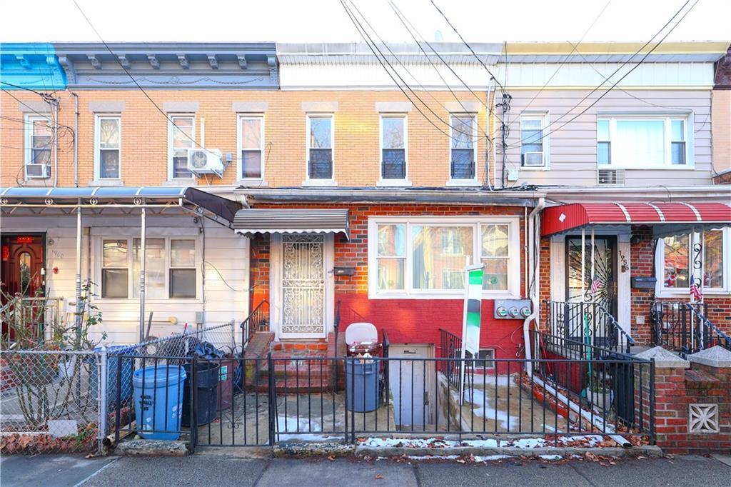 1958 W 5th St