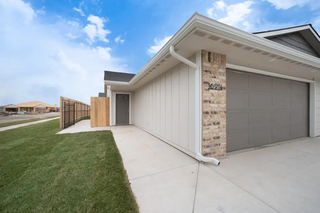 16828 W Lawson