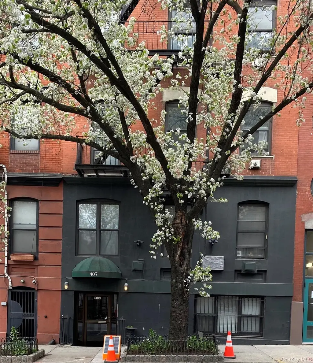 407 W 40th St Unit 4B