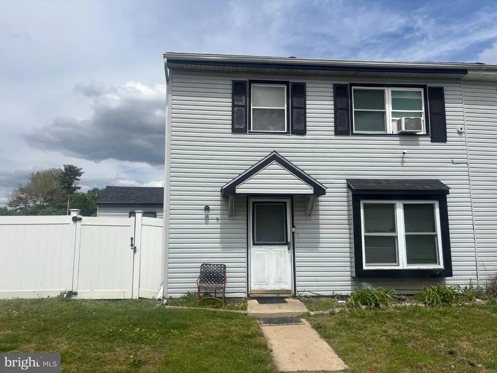 5 Locust Ct