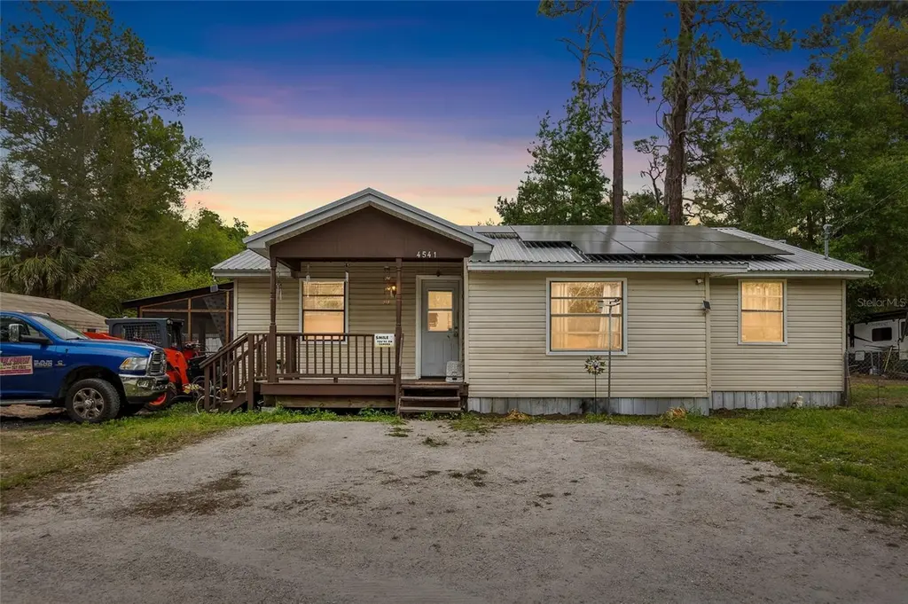 4541 N Winchester Ter