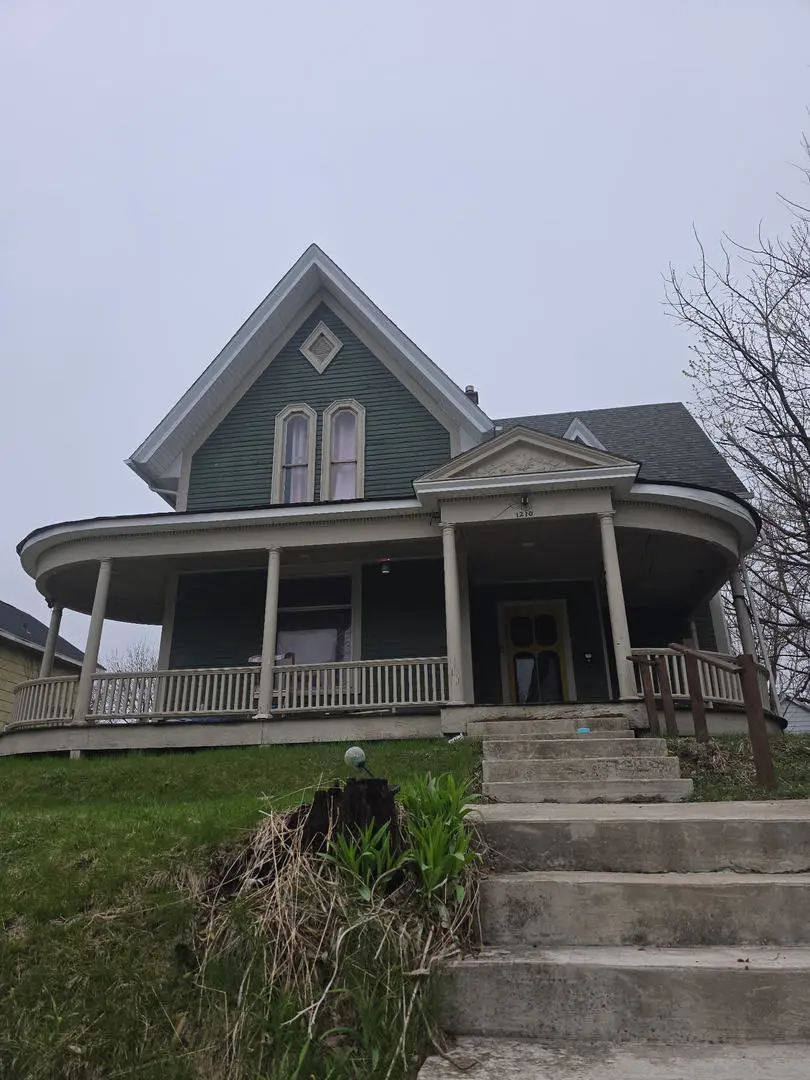 1210 Tremont Ave