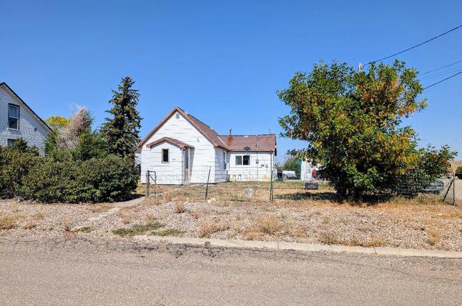 301 1st St SE