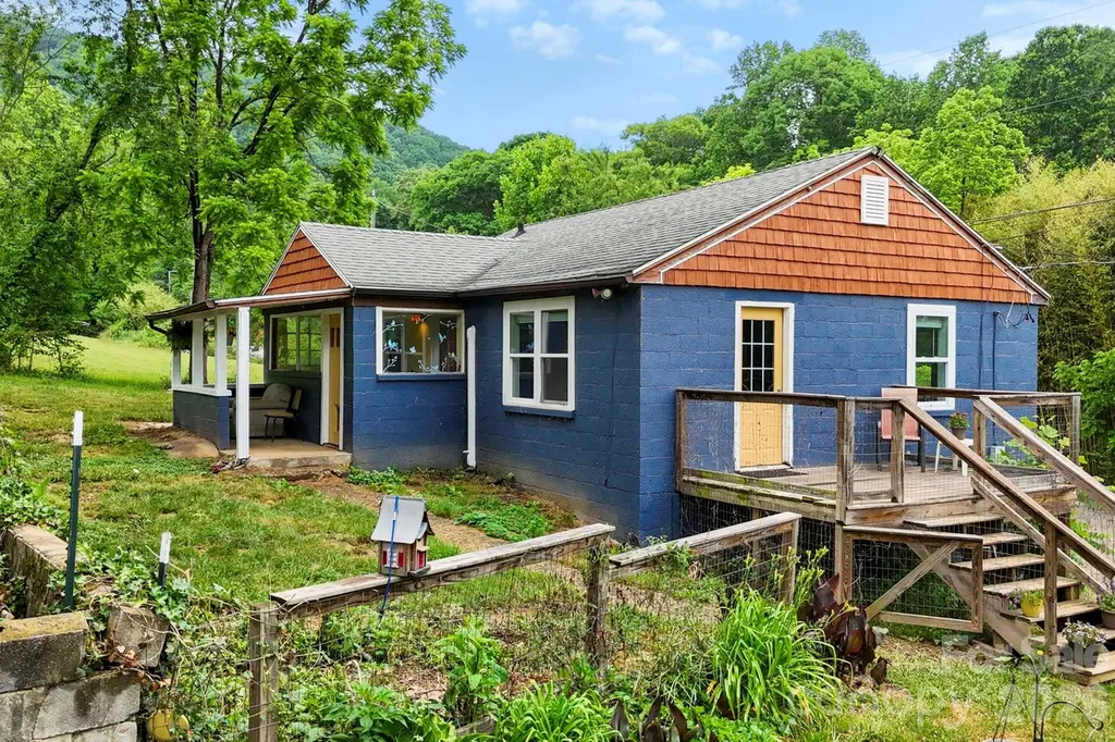 4 Mountain View Rd