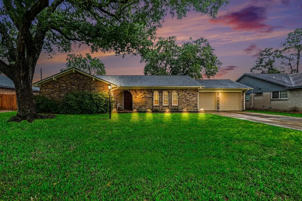 9942 Bayou Woods Dr