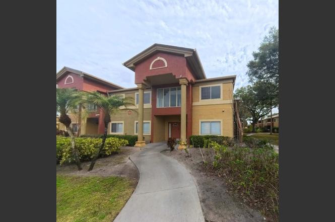 600 Kenwick Cir #202