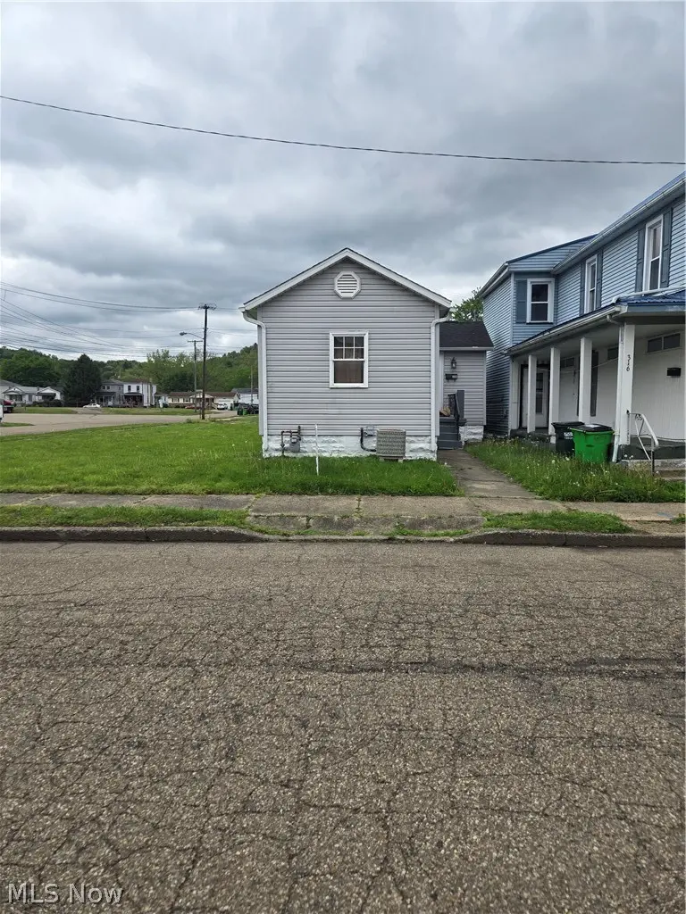 318 Bank St
