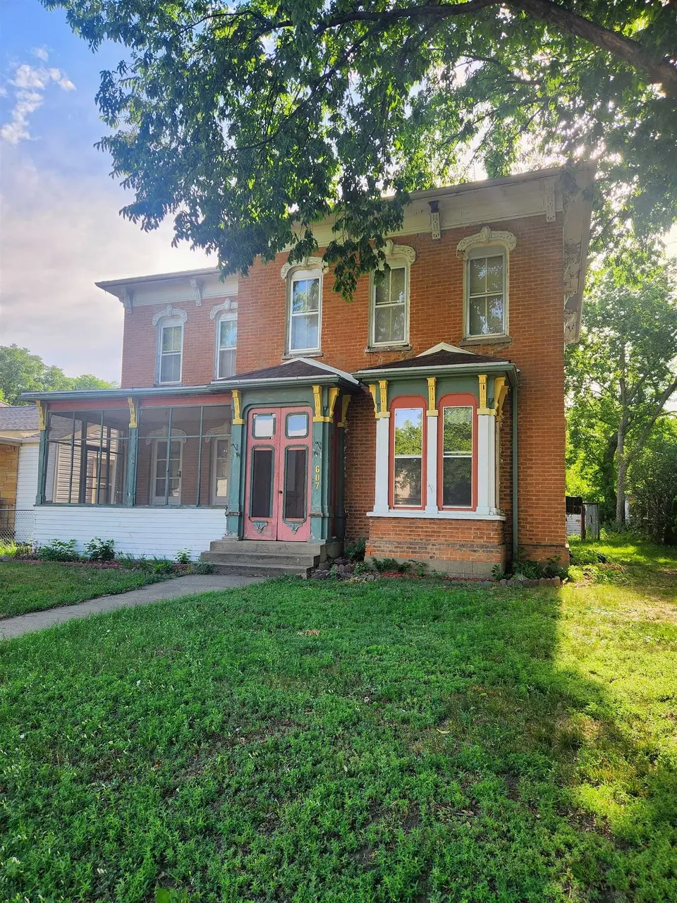 607 Douglas Ave