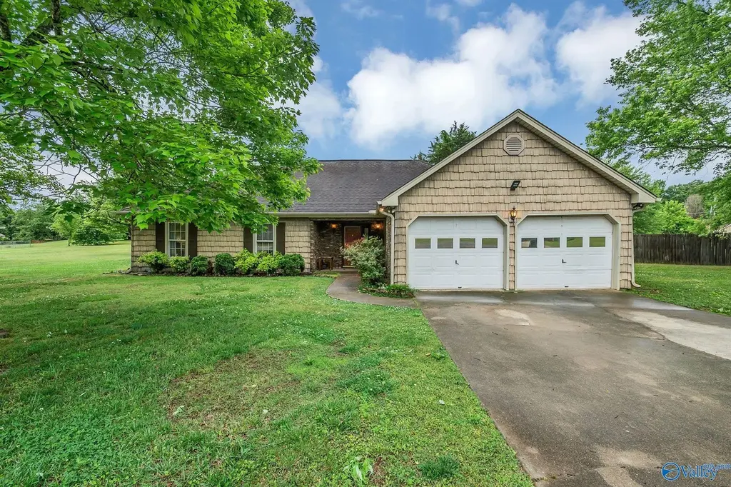 108 Willowvalley Dr