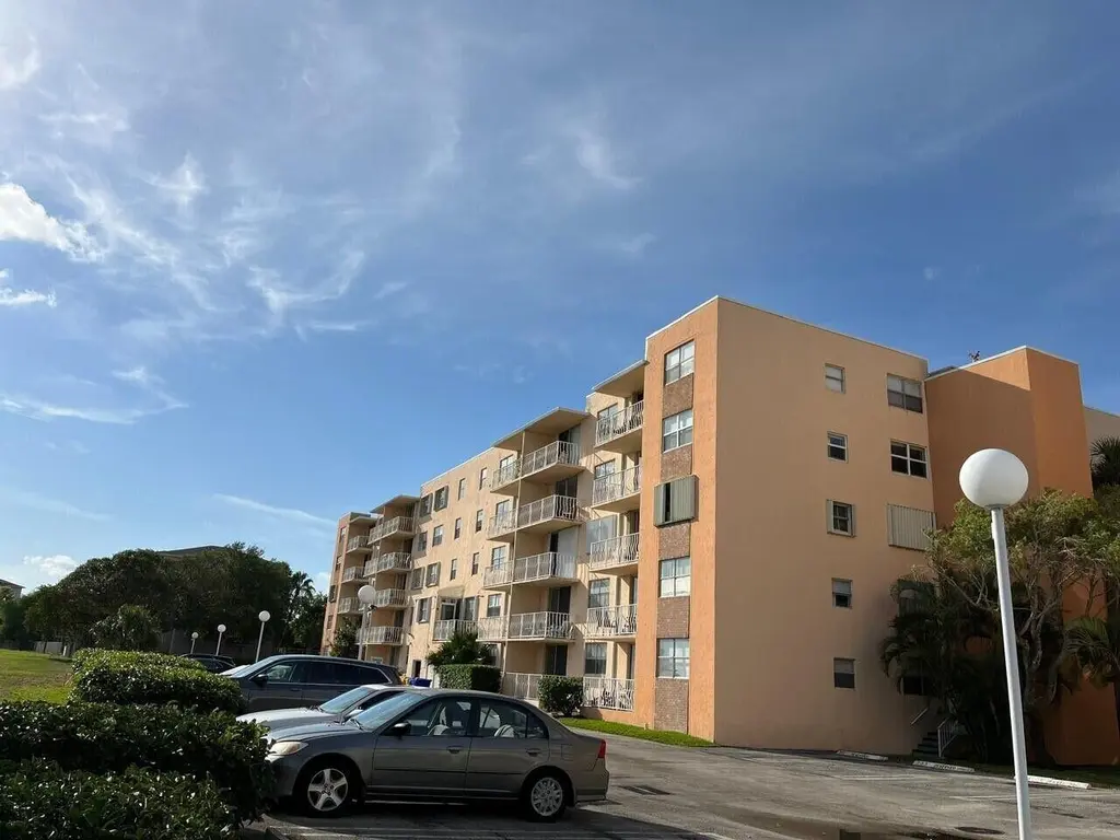 480 Executive Center Dr Unit 4a