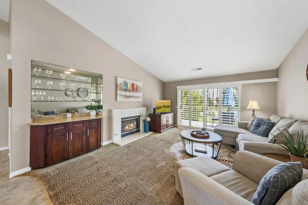 290 Vista Royale Cir W