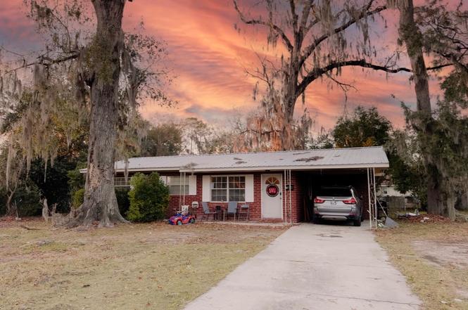 136 SE Calob Ct