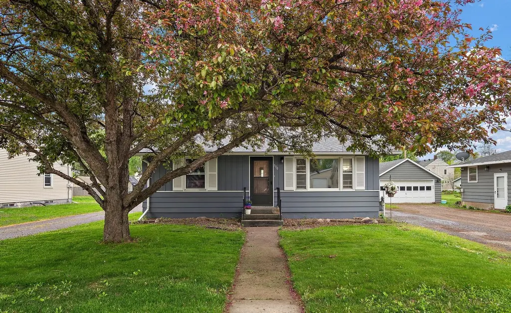 550 W 4th St