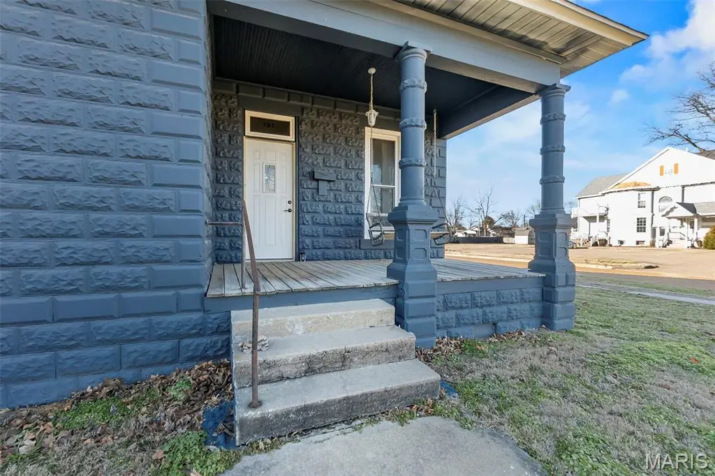 201 S 3rd St