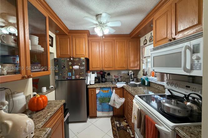 9041 Sunrise Lakes Blvd #207