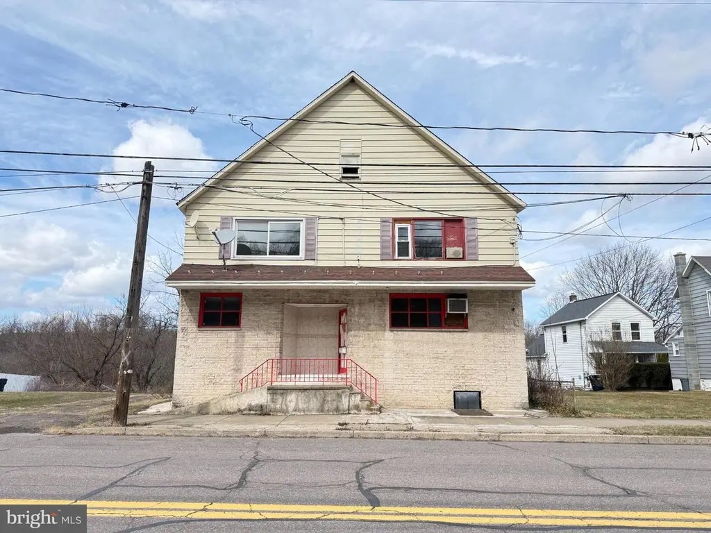 863 Main St