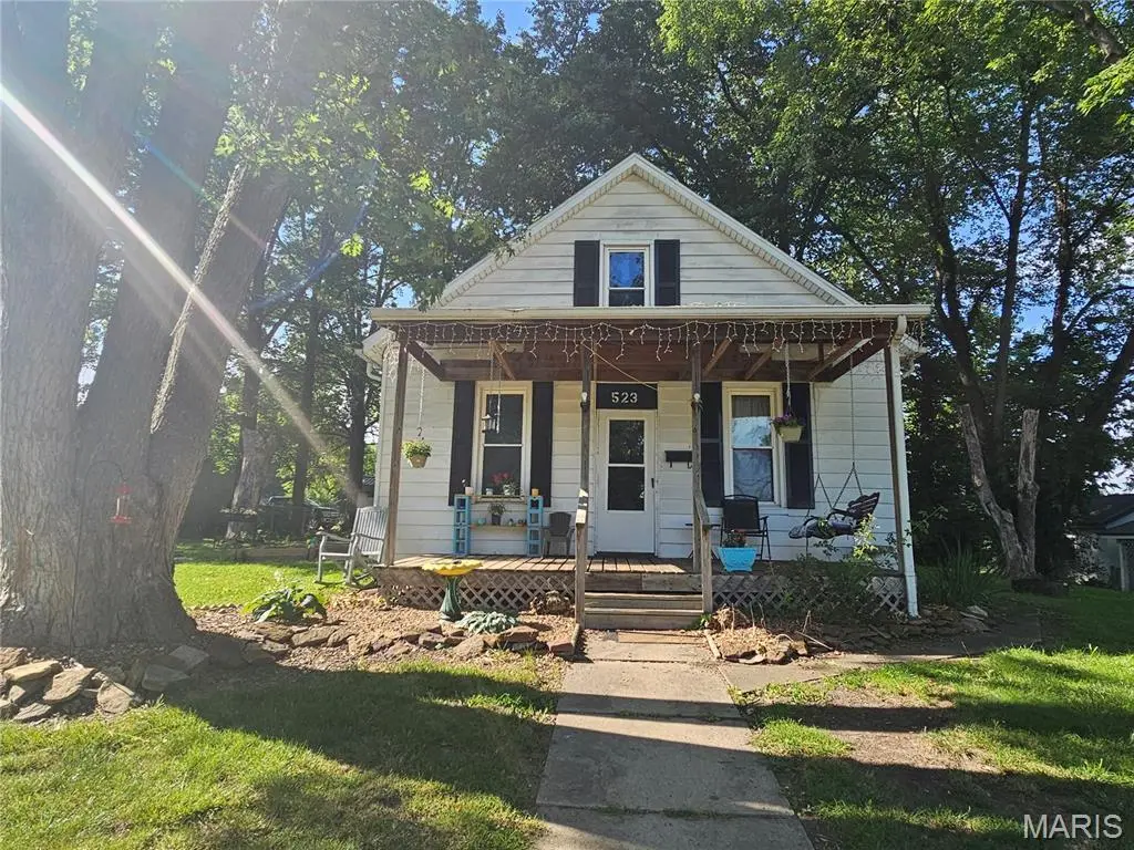 523 E Main St