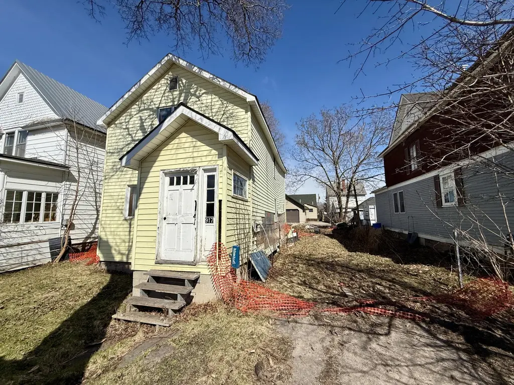 917 Young St