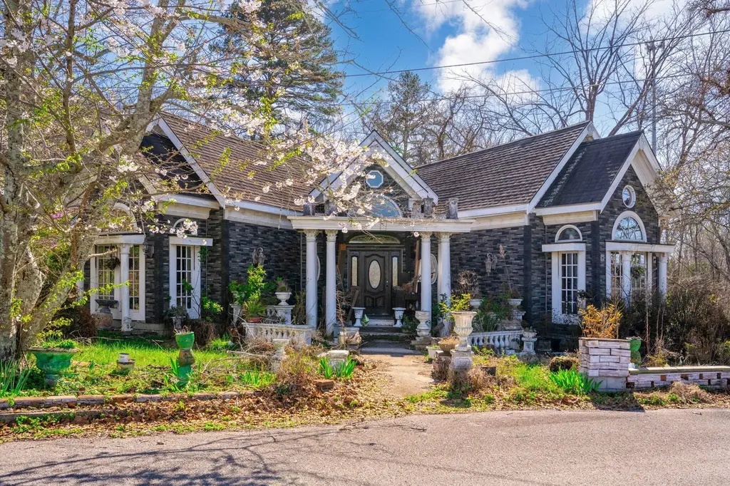 1303 Springview Dr