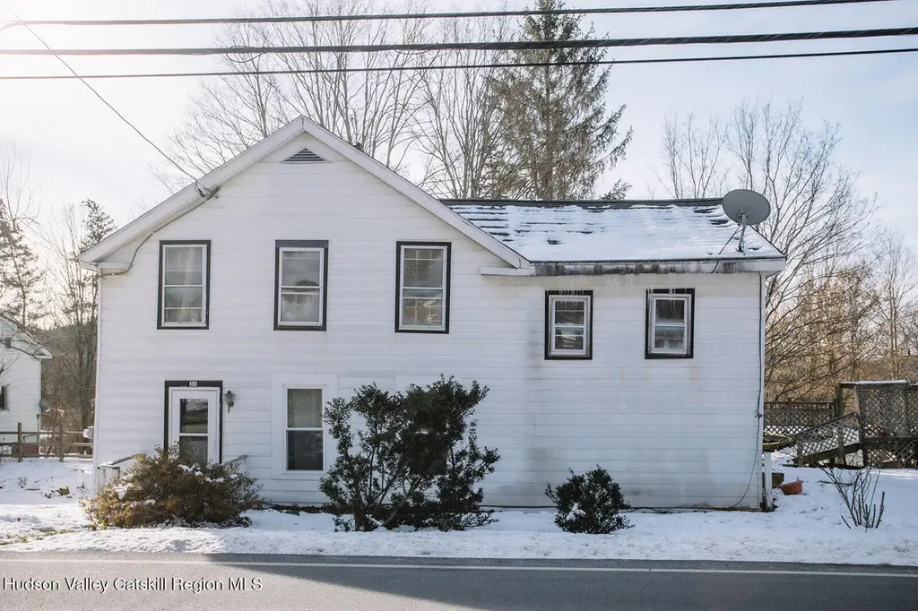 31 Albany Tpke