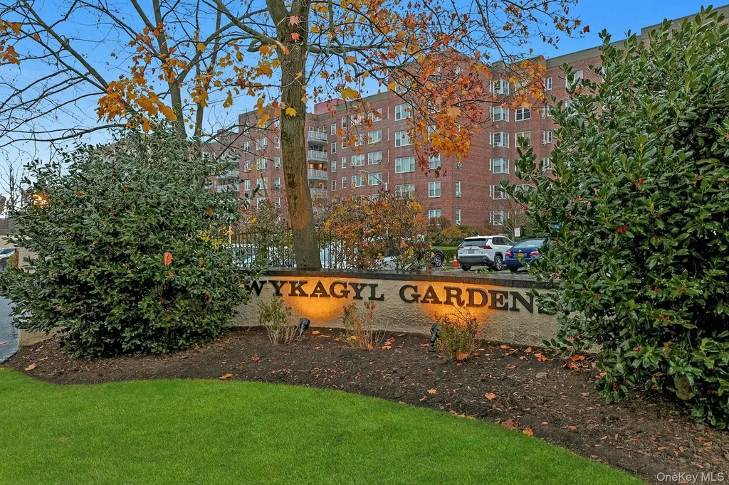 1273 North Ave Unit 1F-8