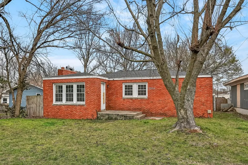 2124 N Kansas Expy