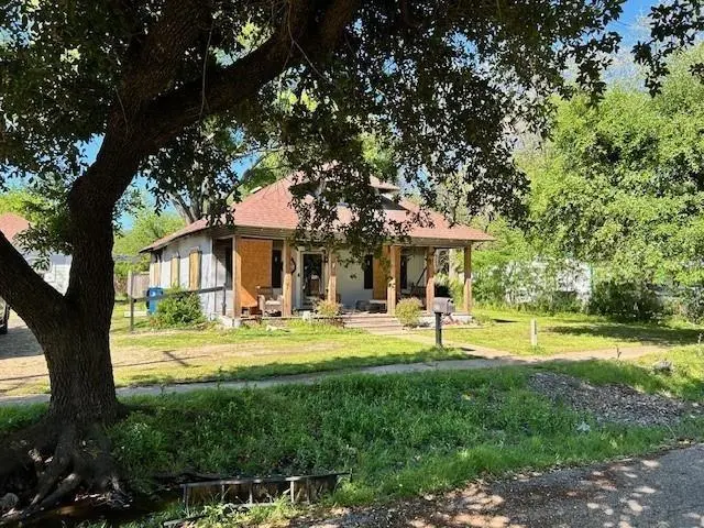 207 E Elmo St