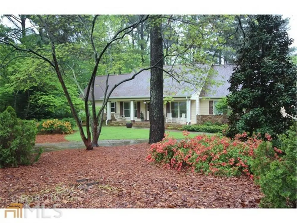 135 White Rd