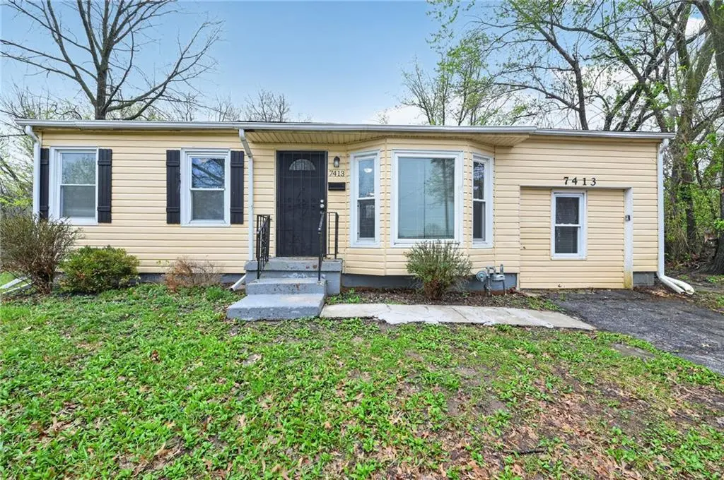 7413 E 56th Ter