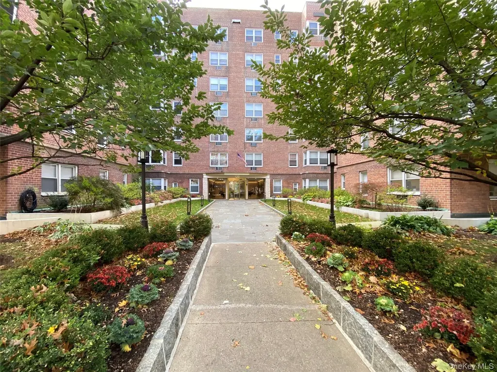 120 E Hartsdale Ave Unit 1R
