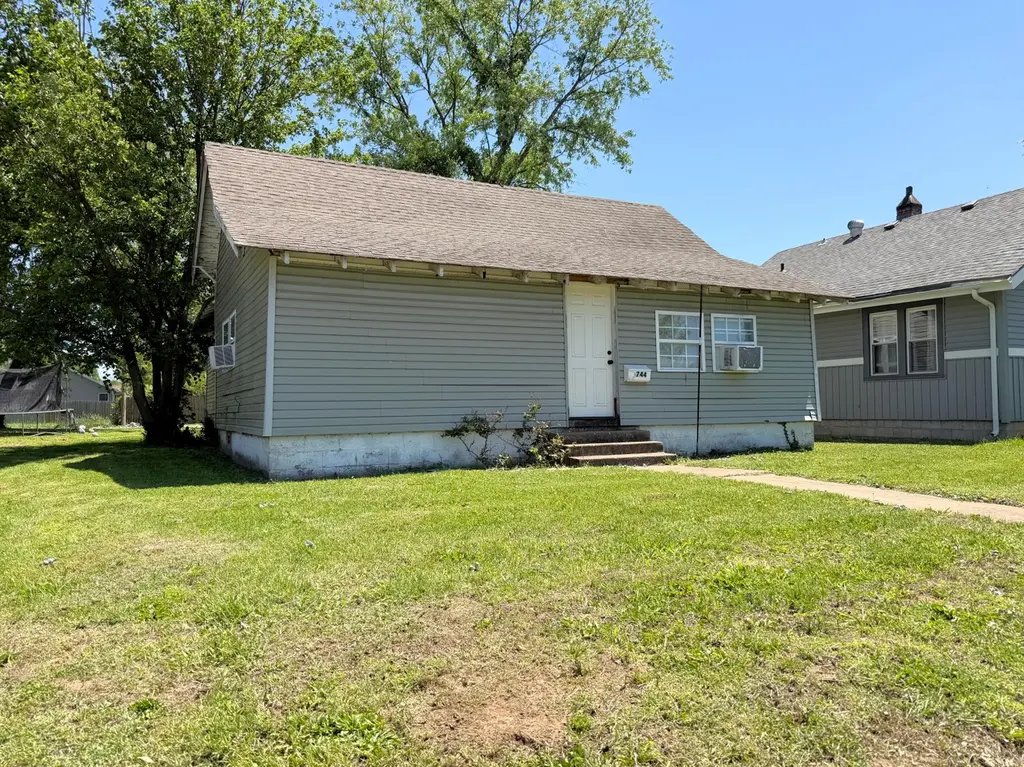 744 N Kansas Expy