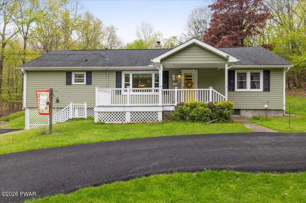 212 Lakeshore Dr