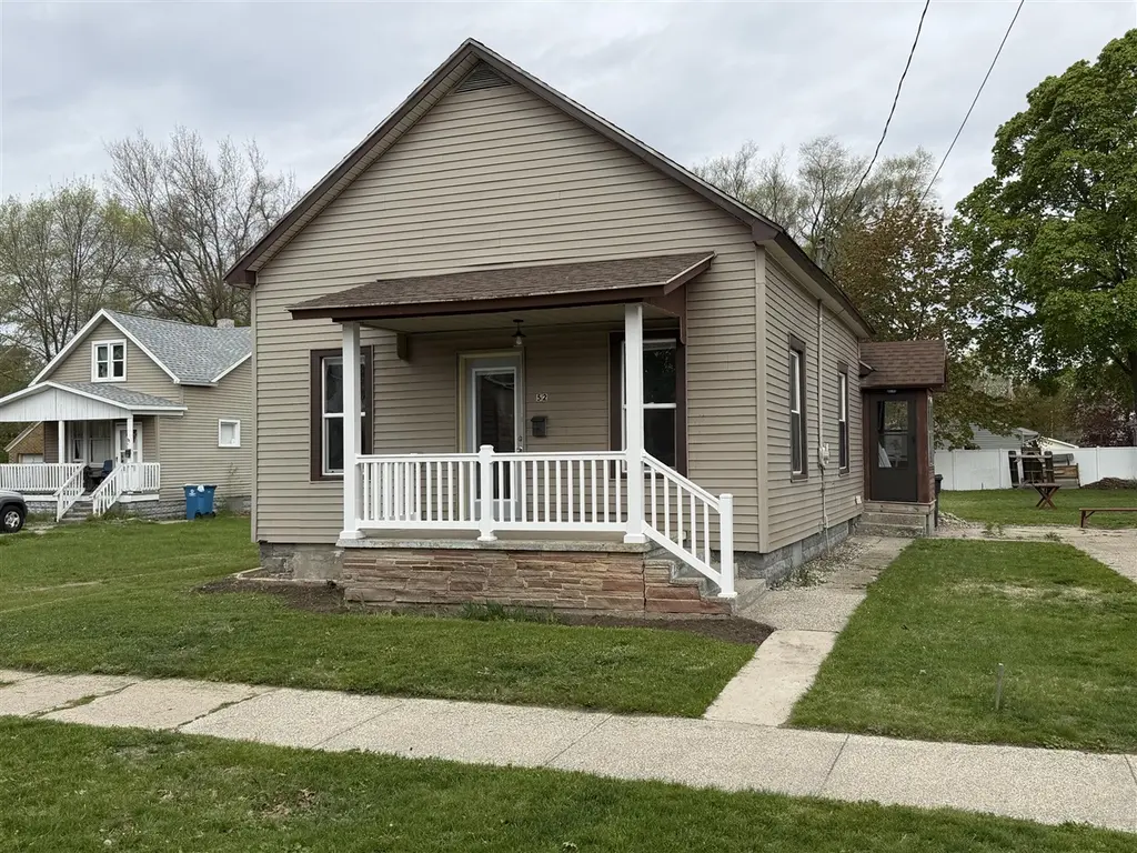 52 Iona Ave
