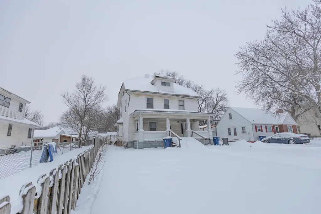 807 4th Ave W