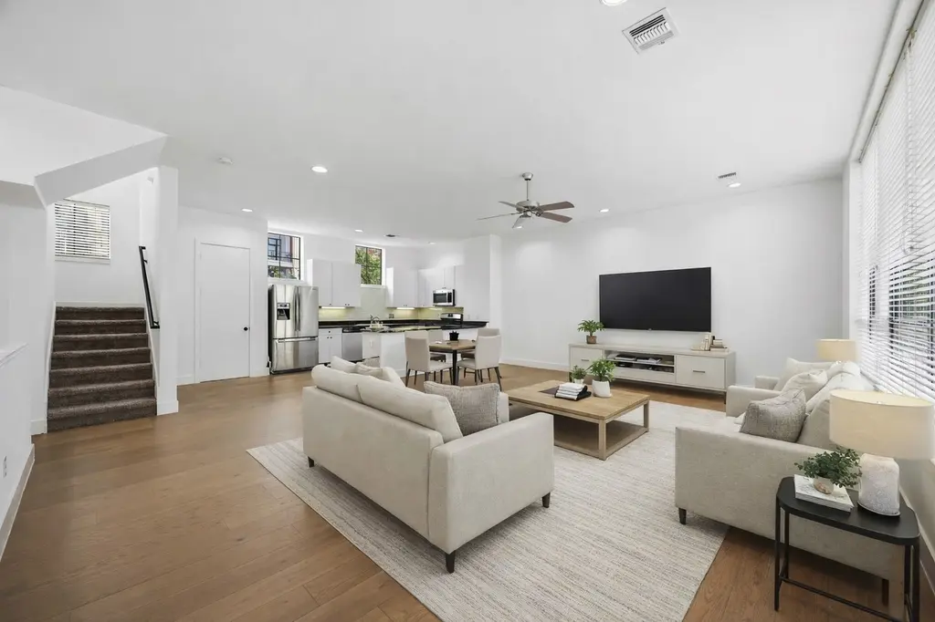 939 Colorado St #20