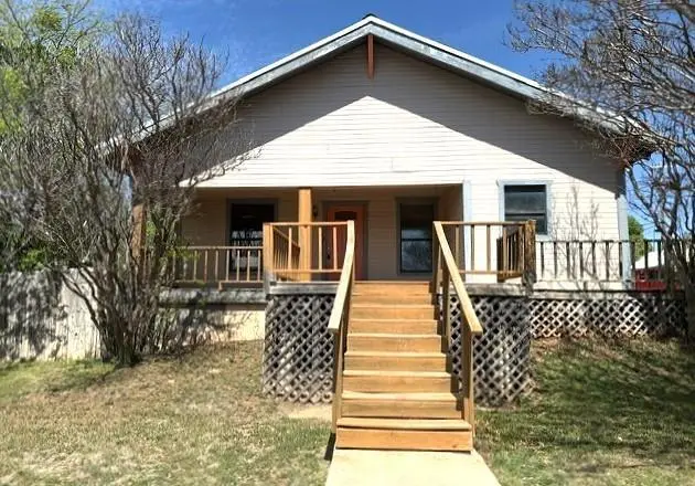 700 W 8th St