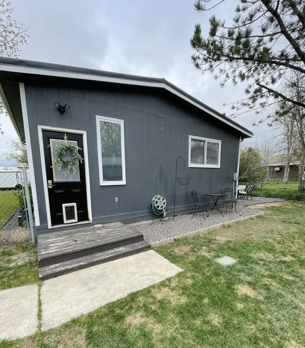 125 2nd Ave NW