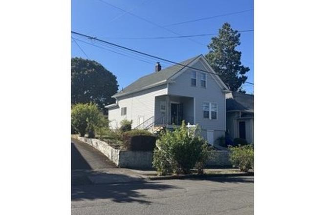 3627 NE 9th Ave