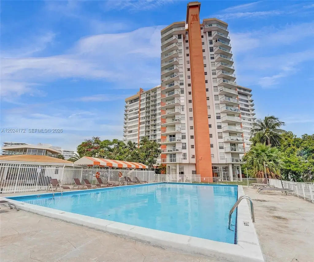 1301 NE Miami Gardens Dr Unit 813W