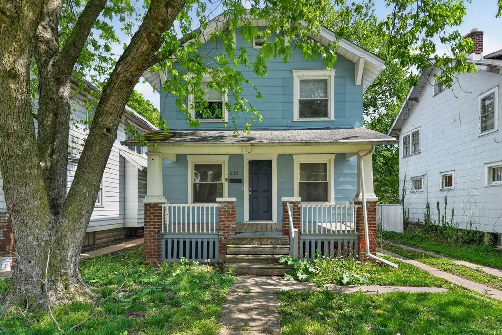 212 N Ogden Ave